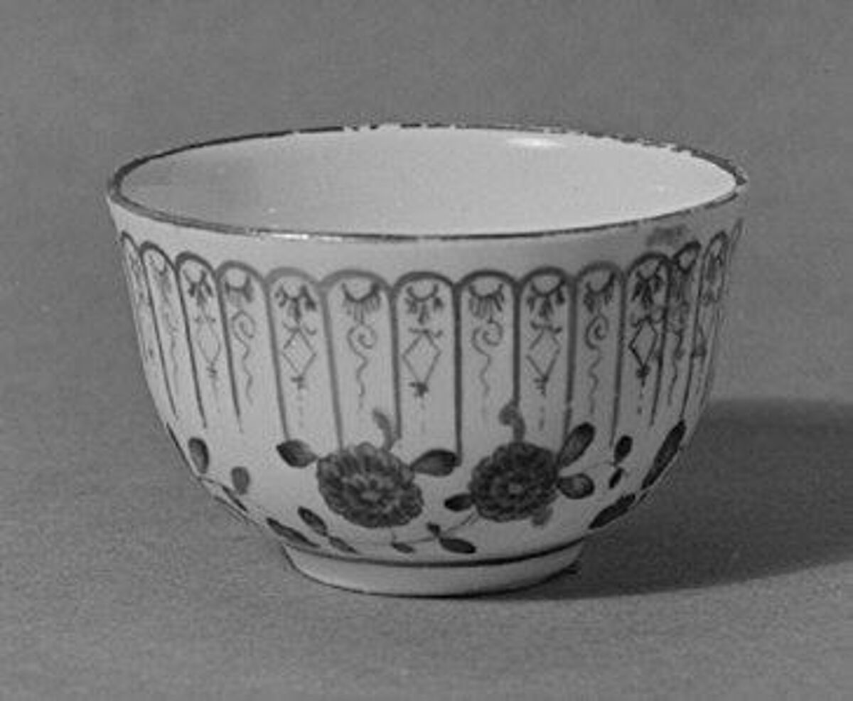 Teabowl and saucer, Imperial Porcelain Manufactory  (Vienna, 1744–1864), Hard-paste porcelain, Austrian, Vienna 
