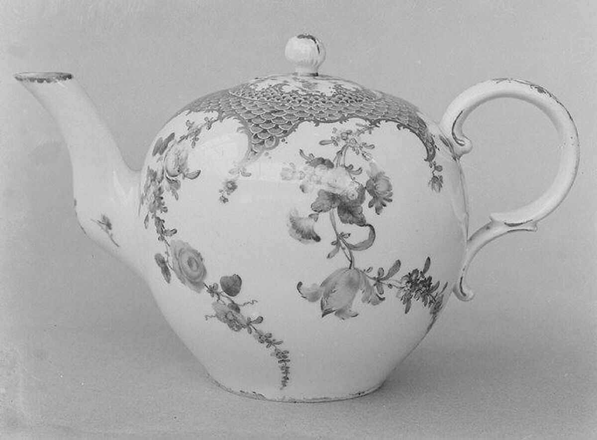 Teapot, Fürstenberg Porcelain Manufactory (German, founded 1747), Hard-paste porcelain, German, Fürstenberg 