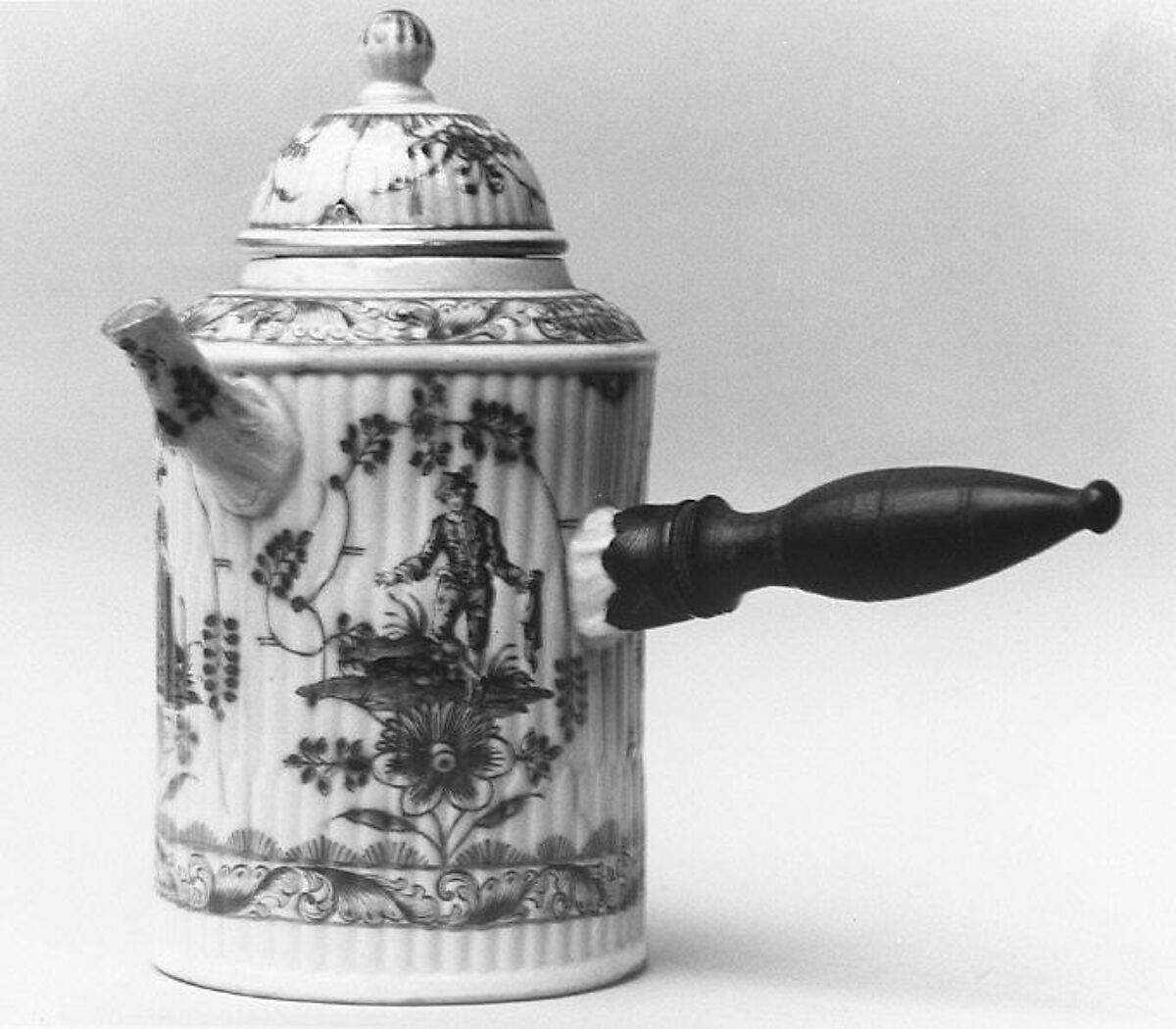 Chocolate pot, Ludwigsburg Porcelain Manufactory (German, 1758–1824), Hard-paste porcelain, German, Ludwigsburg 