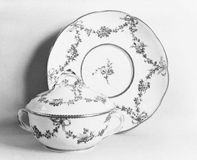 Bowl with cover (écuelle) and tray, Sèvres Manufactory (French, 1740–present), Soft-paste porcelain, French, Sèvres 
