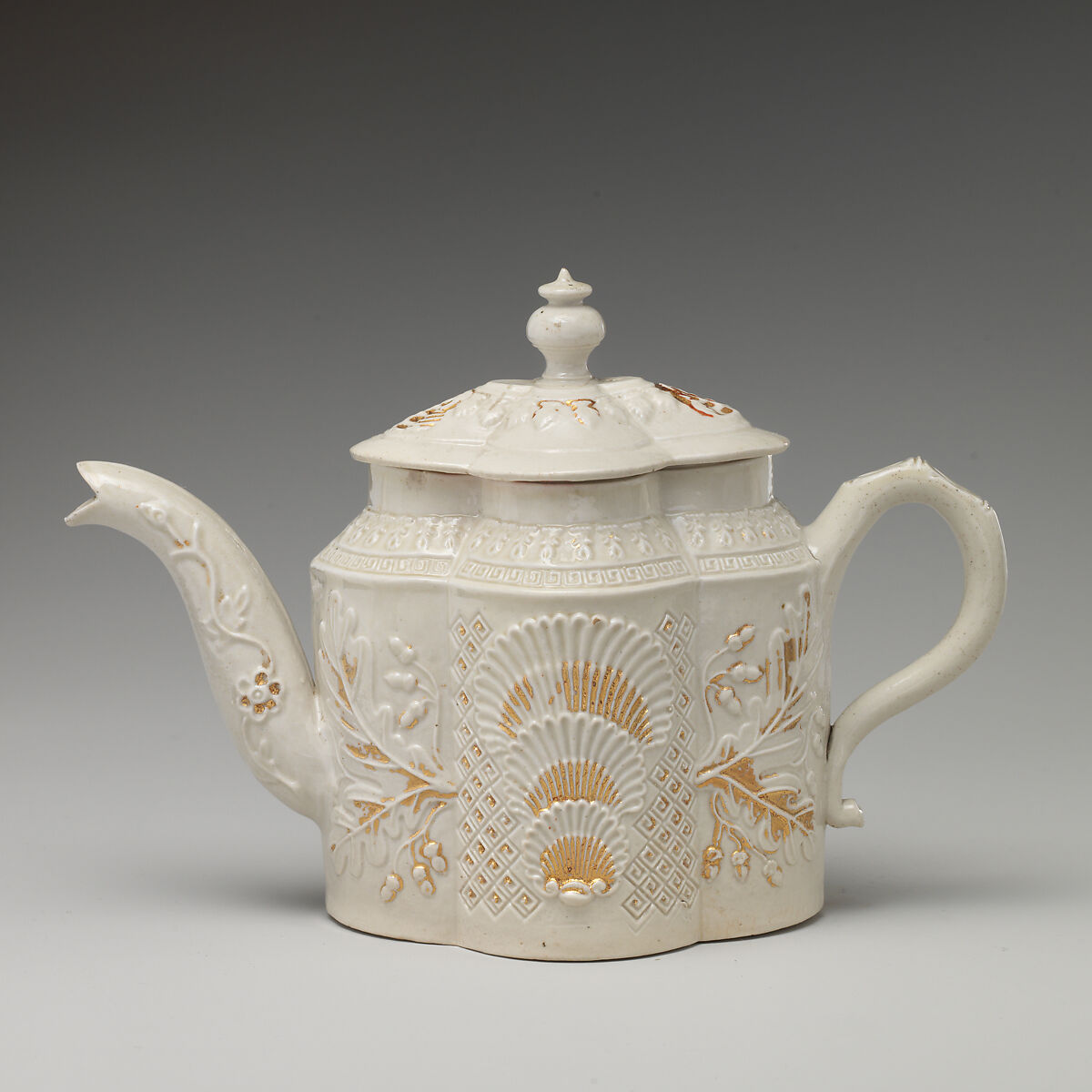 Teapot, Salt-glazed stoneware with gilding, British, Staffordshire 