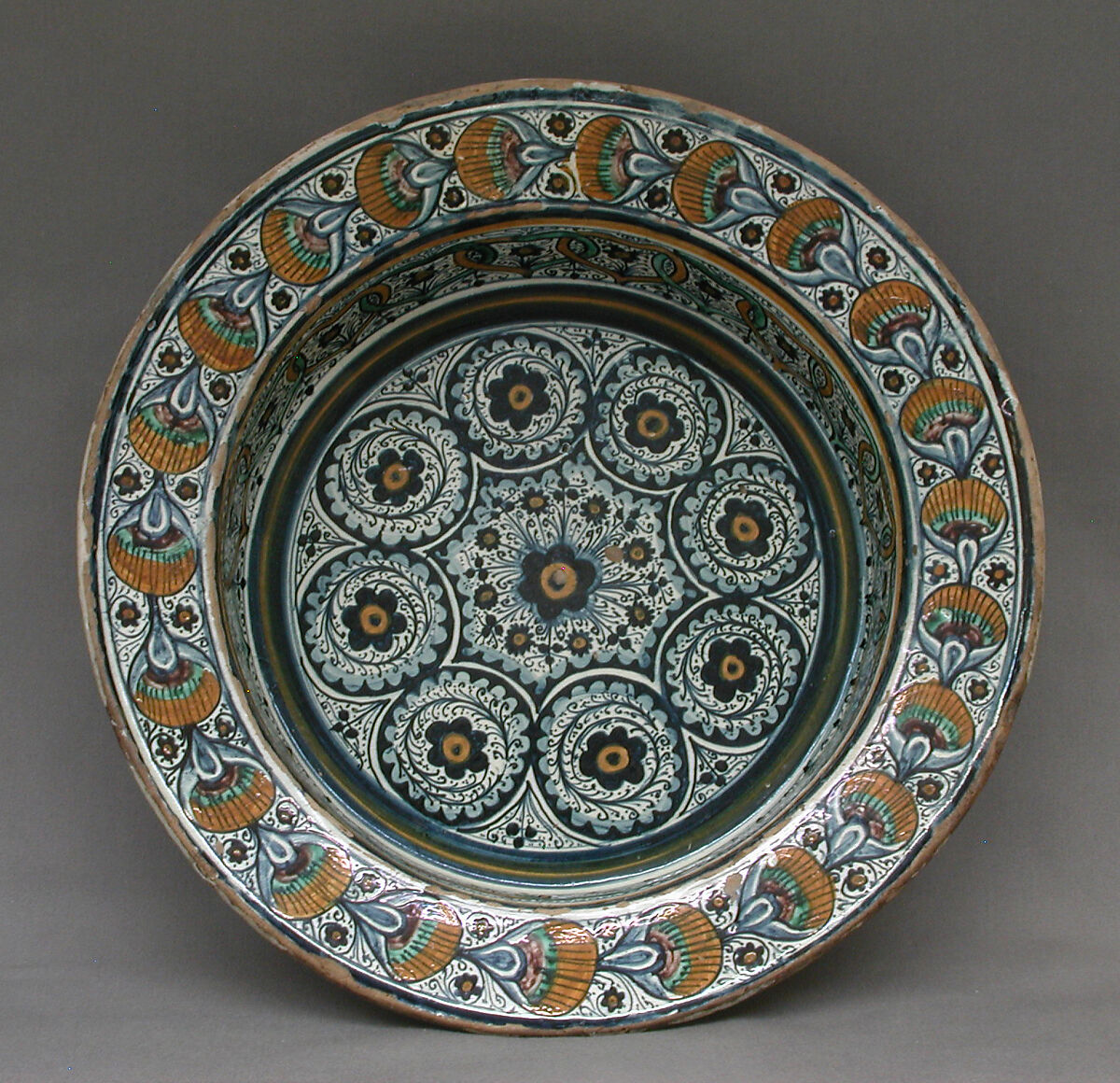 Basin, Maiolica (tin-glazed earthenware), Italian, Naples 