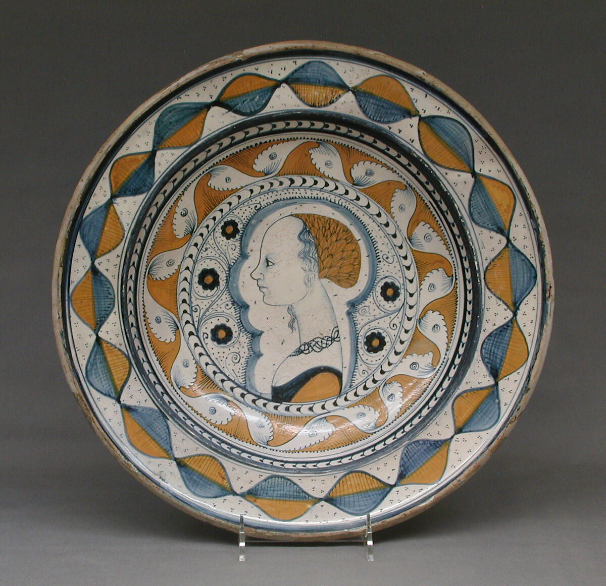 Dish, Maiolica (tin-glazed earthenware), Italian, Faenza 