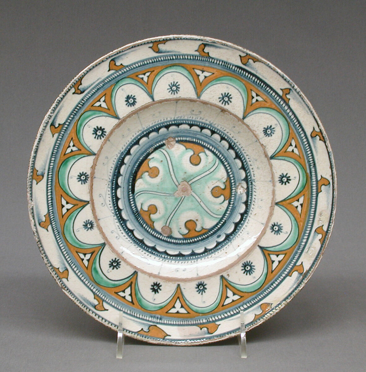 Dish, Maiolica (tin-glazed earthenware), Italian, Deruta 