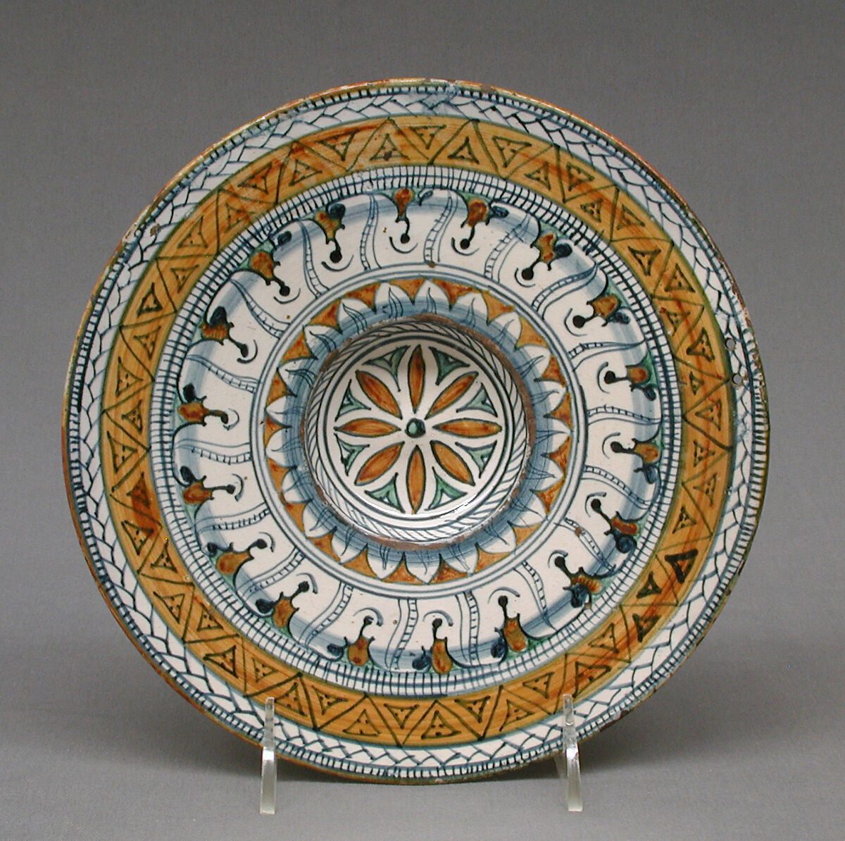 Dish, Maiolica (tin-glazed earthenware), Italian, Deruta 