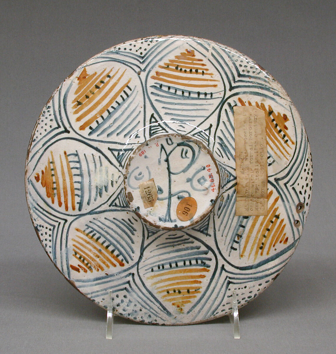 Dish, Maiolica (tin-glazed earthenware), Italian, Deruta