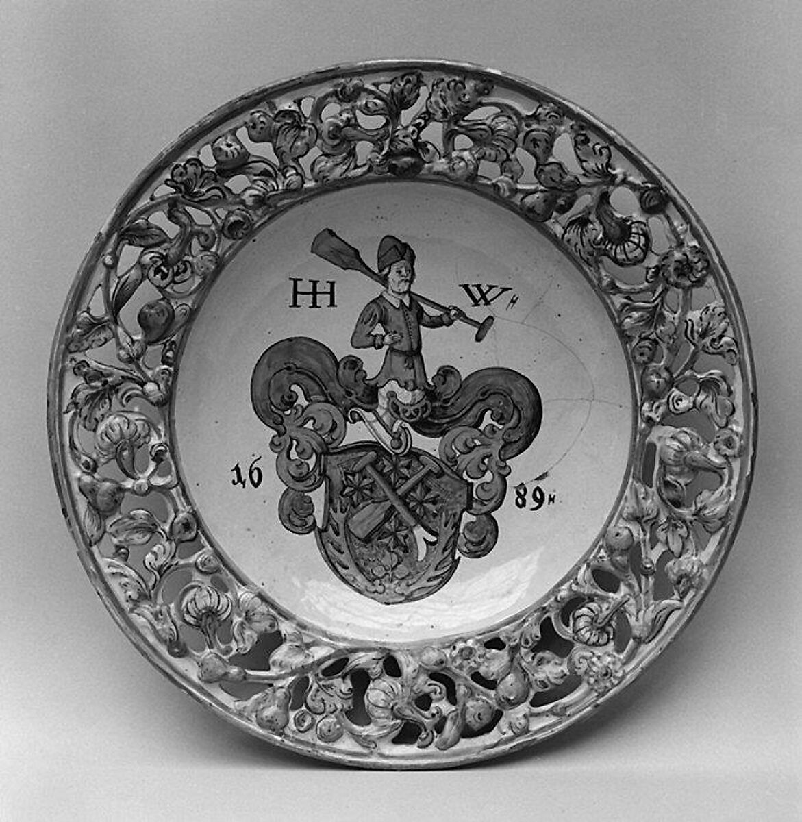 Dish, Tin-glazed earthenware, Swiss, Winterthur 