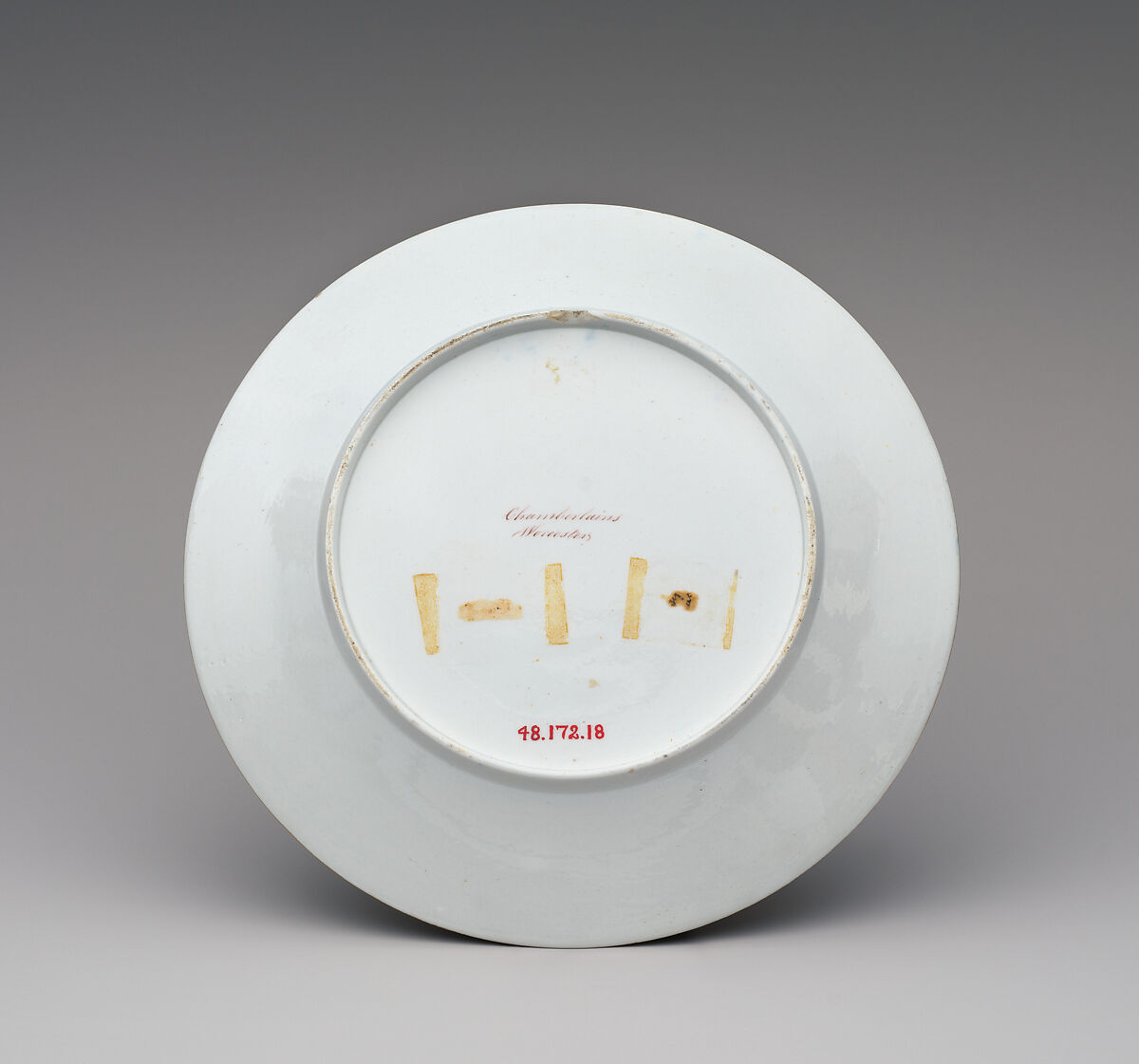 Plate with arms and motto of Earl of Errol, Worcester factory (British, 1751–2008), Soft-paste porcelain, British, Worcester