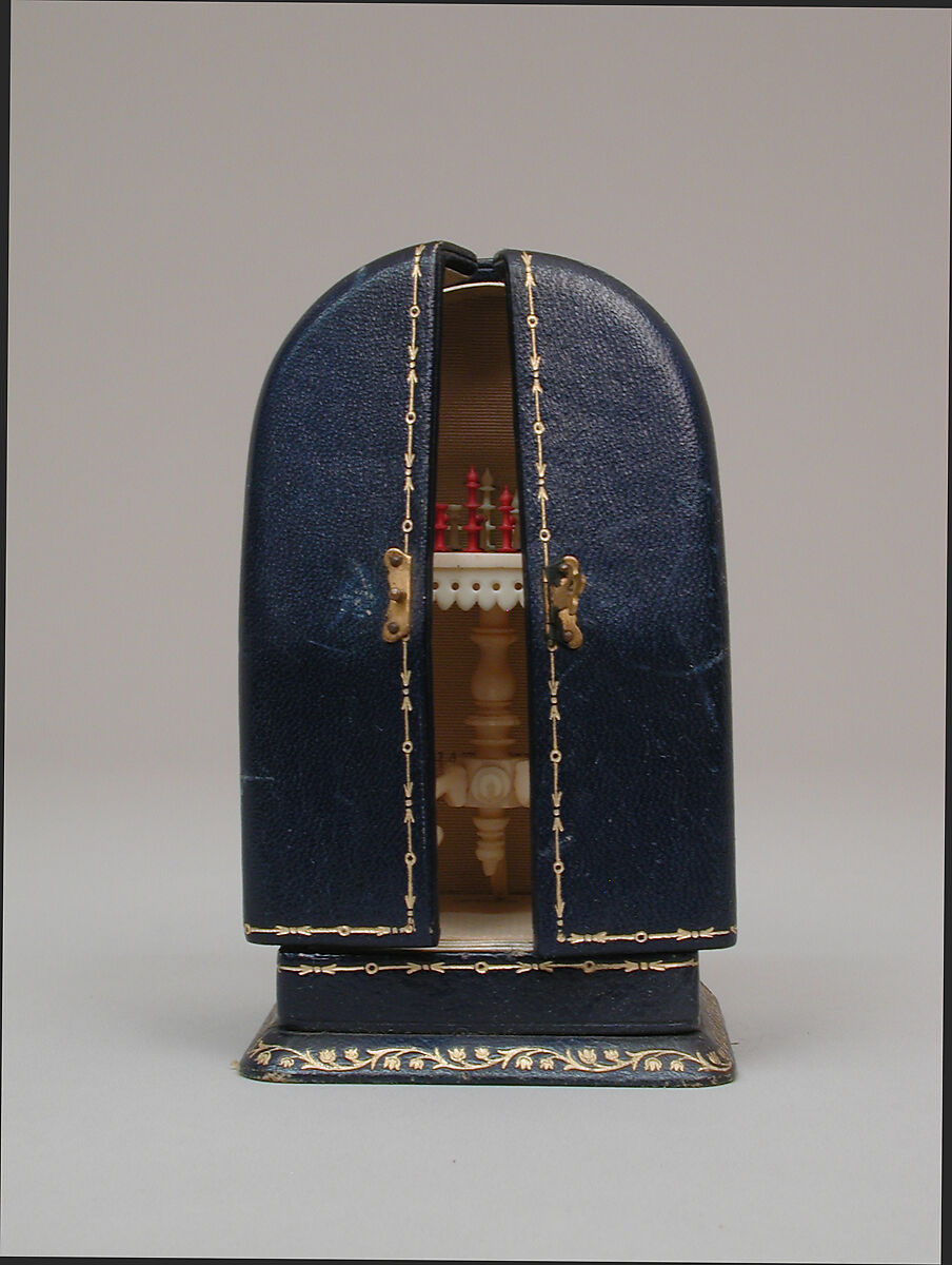 Miniature chess set and table, Ivory, Swiss