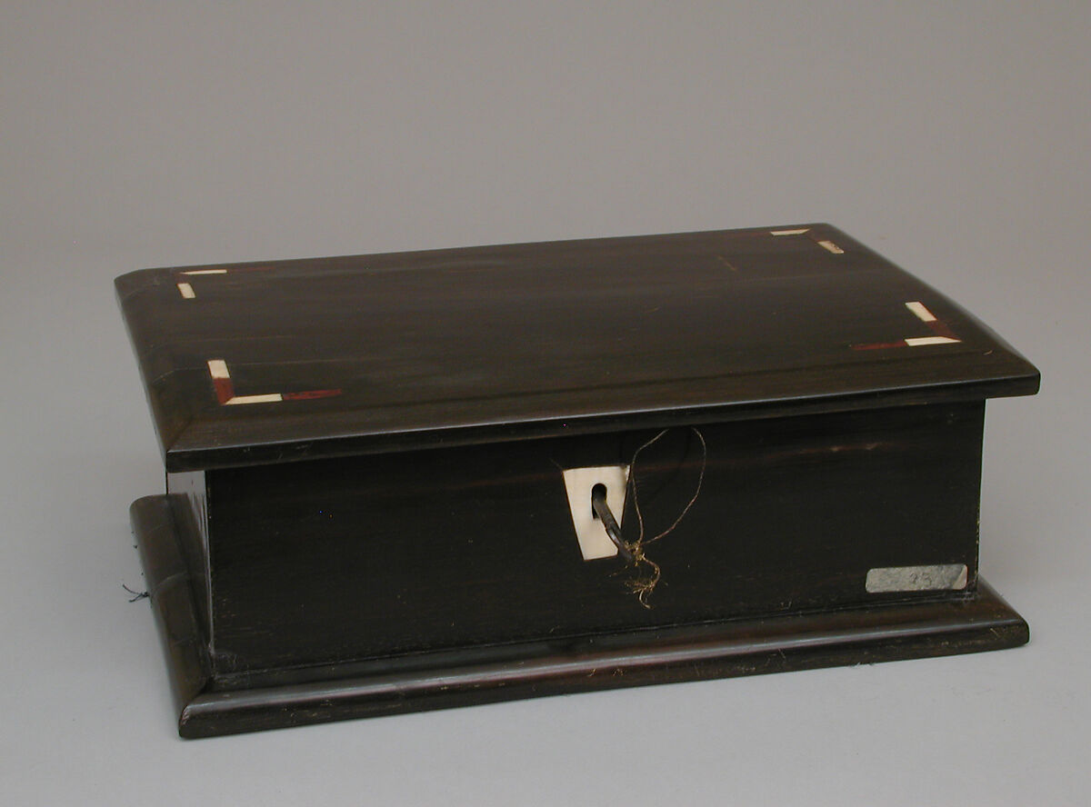 Chessmen (32) and box, Ivory, ebony, French, Dieppe