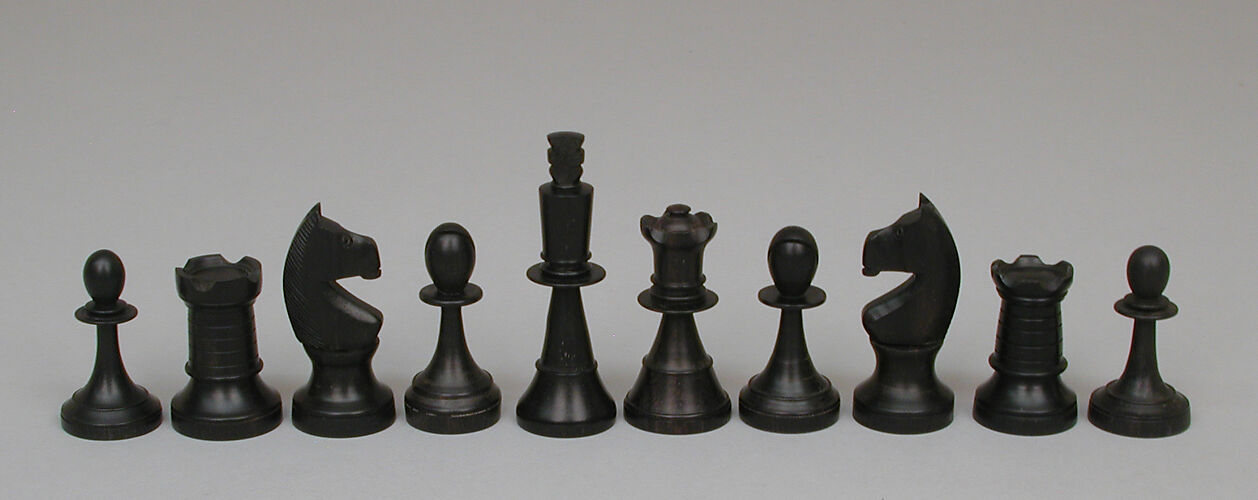 Chessmen (32) and box