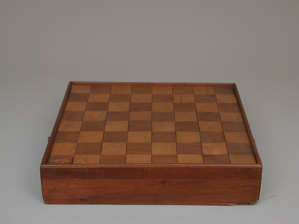 Chessmen (32) and box-board, Fir, Austrian, Tyrol
