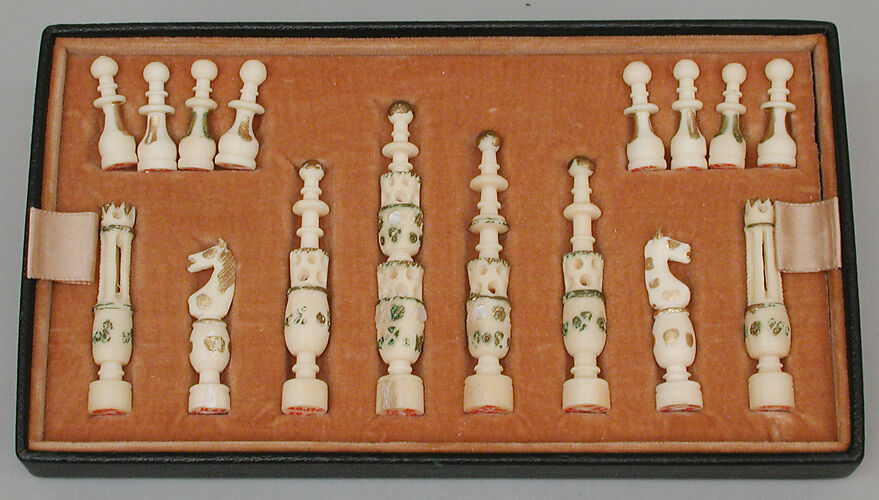 Chessmen (32) and box
