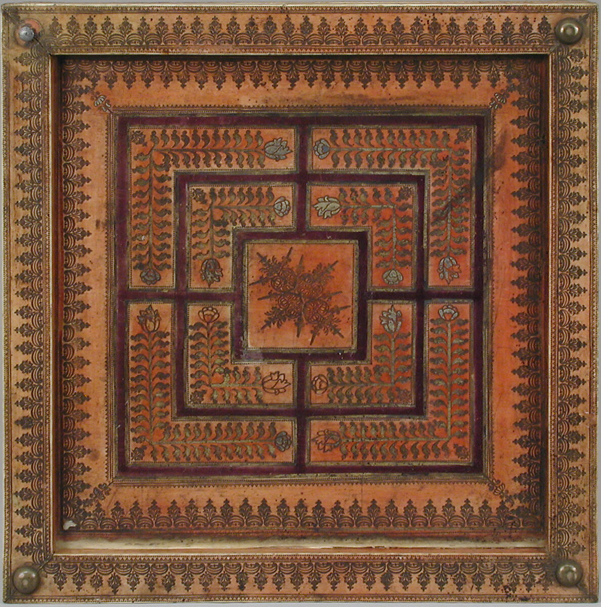 Draughtsmen (30) and box-board for checkers, backgammon and nine-men's morris, Leather, gold (?), Spanish