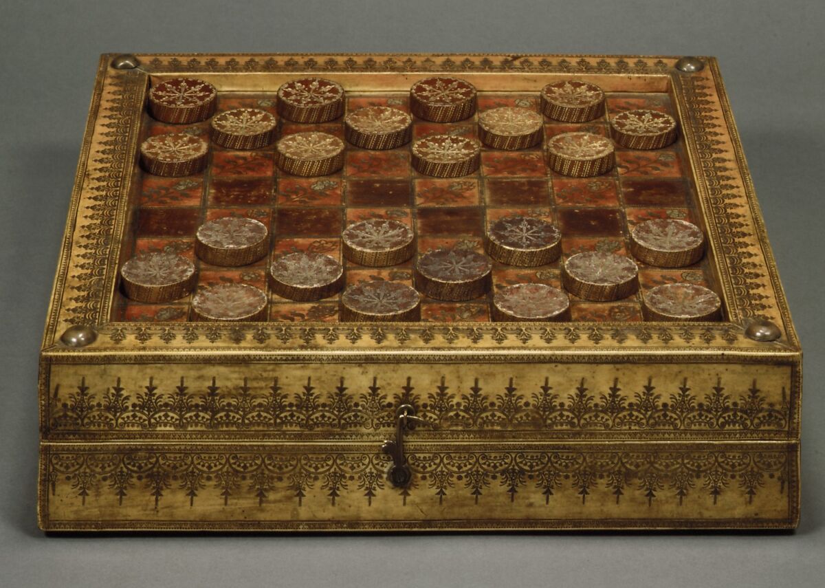 Draughtsmen (30) and box-board, Leather, gold (?), Spanish 
