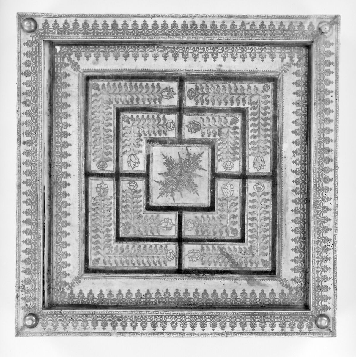 Draughtsmen (30) and box-board for checkers, backgammon and nine-men's morris, Leather, gold (?), Spanish