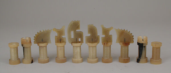 Chessmen (32), Horn, French