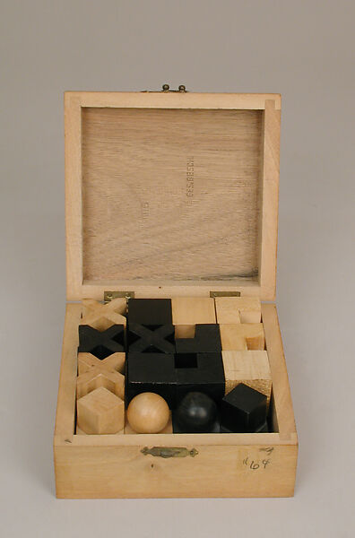 Chessmen (32) in box, Josef Hartwig (German, Munich 1880–1955 Frankfurt), Wood, German, Weimar