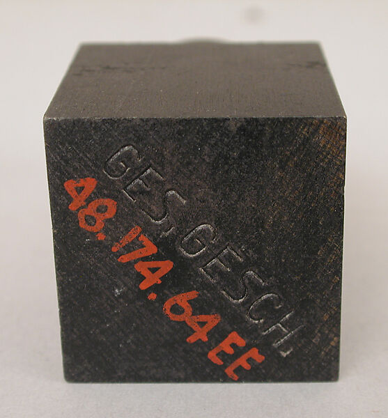 Chessmen (32) in box, Josef Hartwig (German, Munich 1880–1955 Frankfurt), Wood, German, Weimar