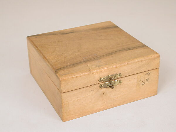 Chessmen (32) in box, Josef Hartwig (German, Munich 1880–1955 Frankfurt), Wood, German, Weimar