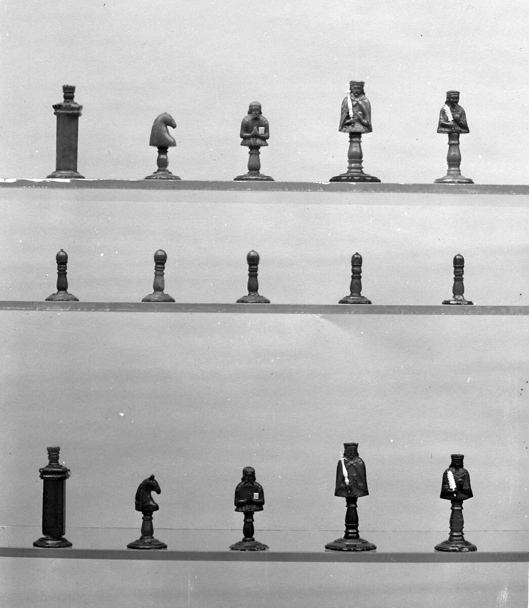 Chessmen (32), Amber, Italian or German, Königsberg 