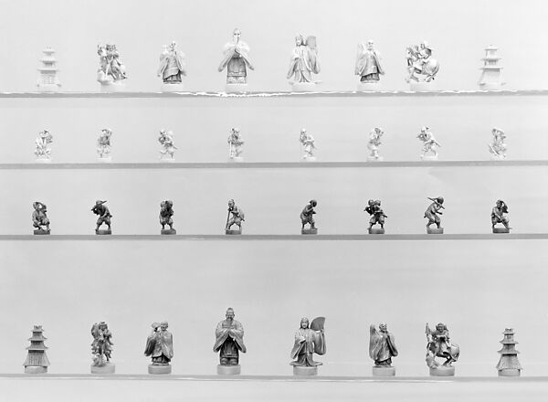 Chessmen (32) with box-board