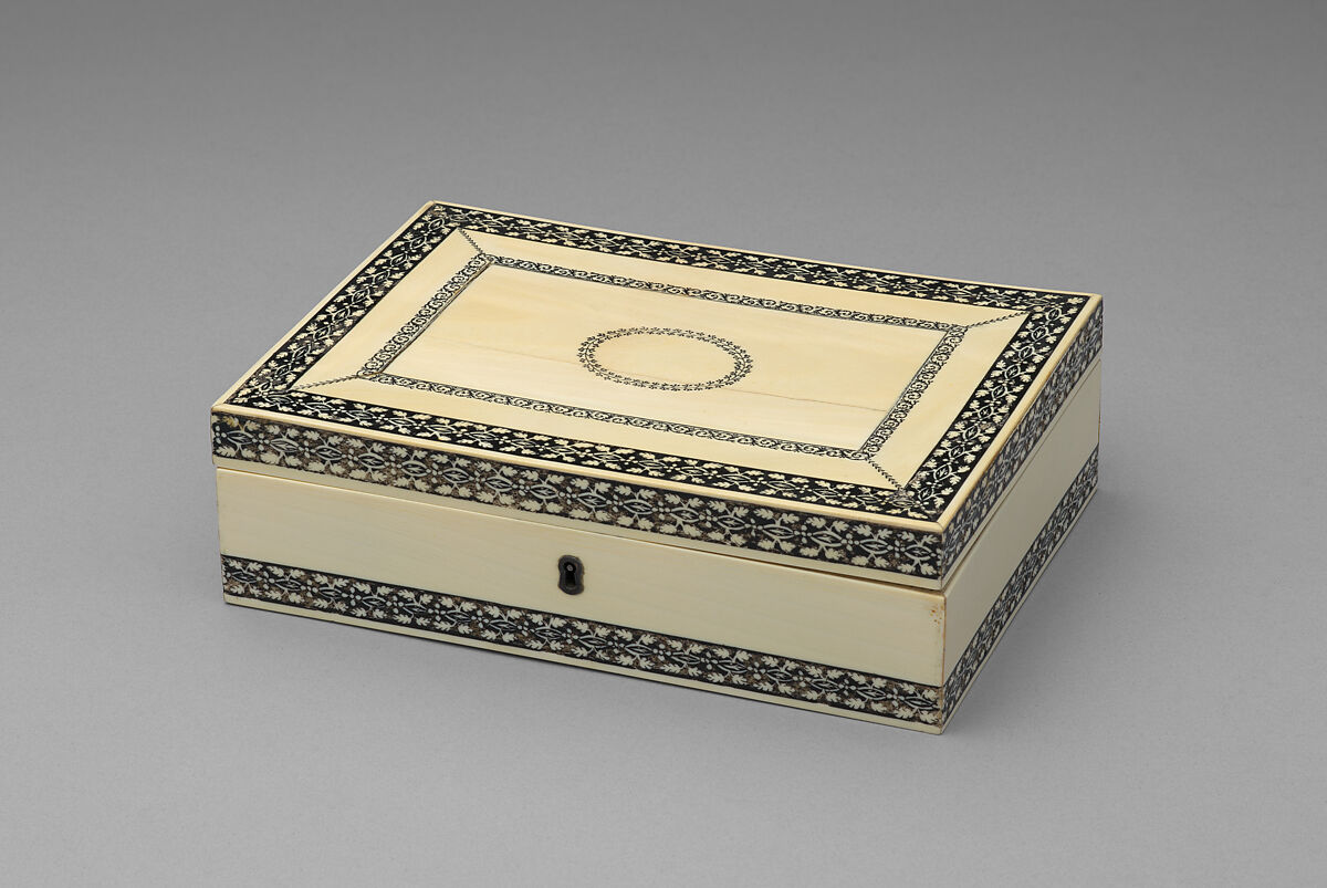 Box-board for chess and backgammon and boxes (2), Ivory, horn, sandalwood, Indian