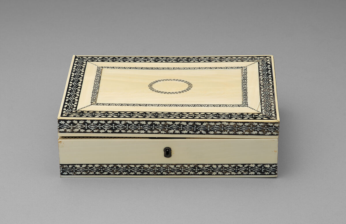 Box-board for chess and backgammon and boxes (2), Ivory, horn, sandalwood, Indian