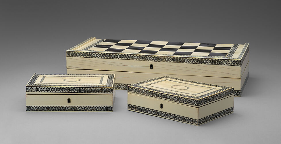Box-board for chess and backgammon and boxes (2)