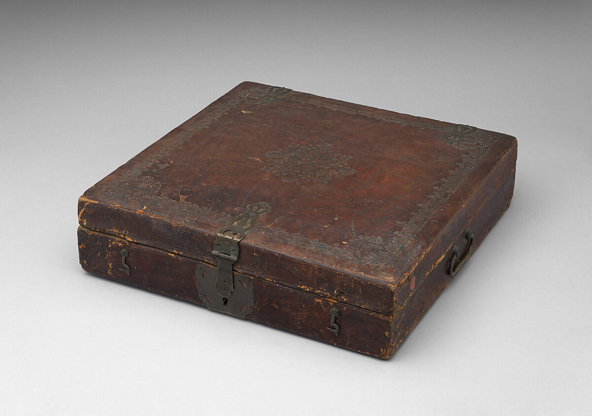 Chess set and board with box, Silver, gold, leather, Austrian, Vienna