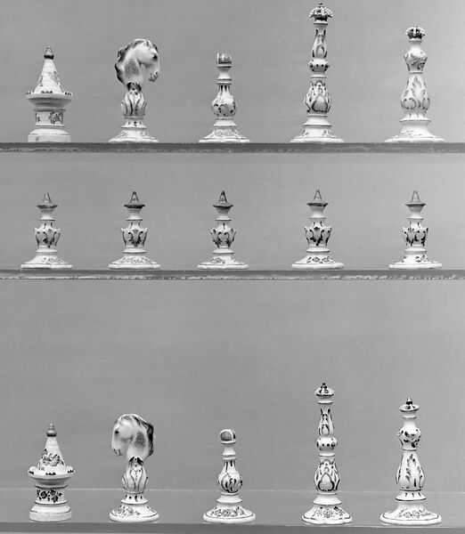 Chessmen (32), Hard-paste porcelain, German, Fürstenberg 
