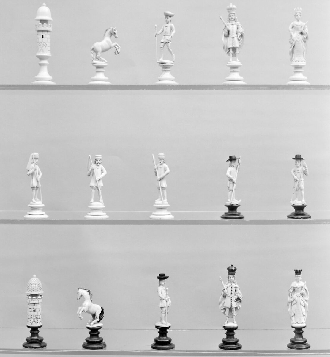 Chessmen (29), Ivory, horn, Austrian 