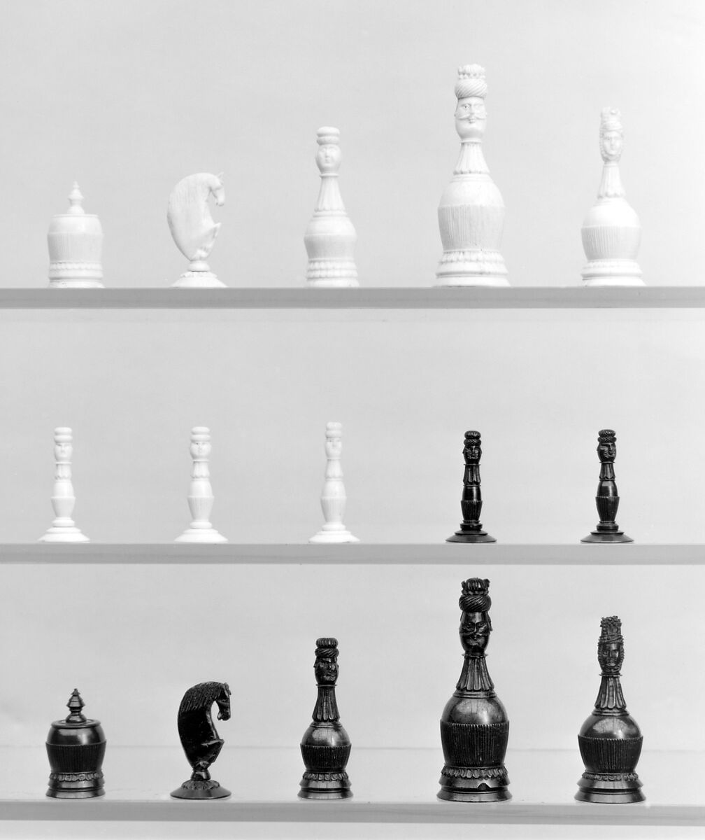 Chessmen (32), Ivory and brown horn, probably Bosnian 