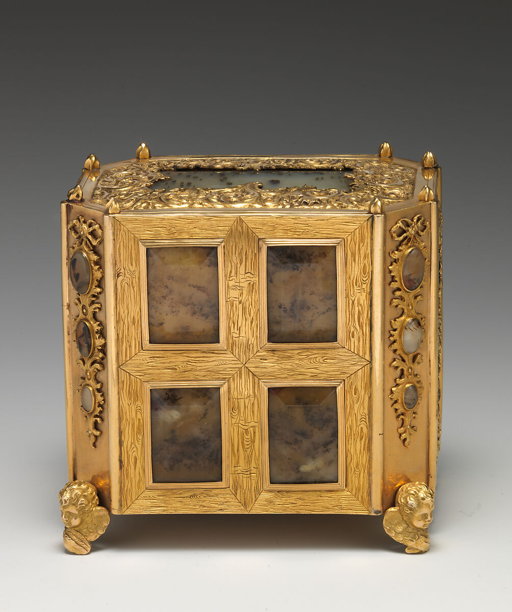 Miniature cabinet, Gold, agate, lacquer, British with Japanese decoration