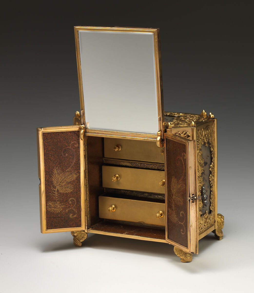 Miniature cabinet, Gold, agate, lacquer, British with Japanese decoration