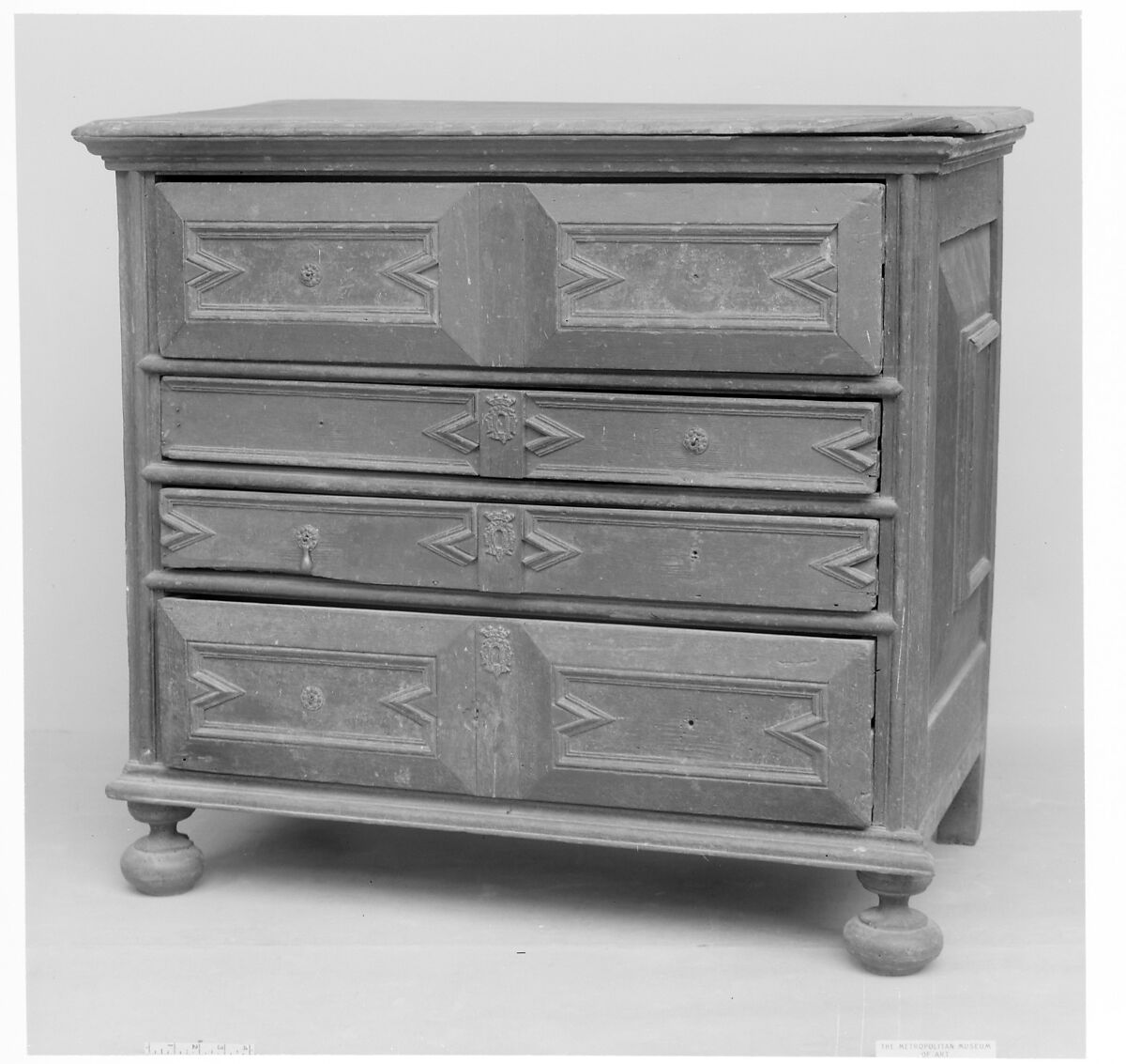 Chest of Drawers, Oak, pine, American