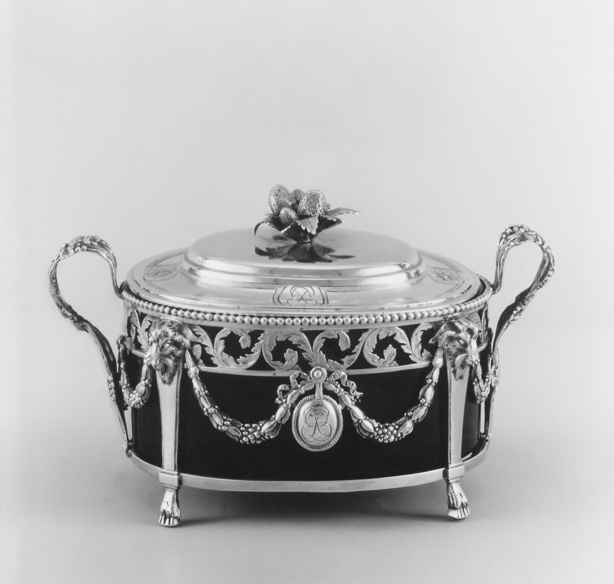 Sugar bowl with cover, Antoine Bouiller (French, born Châteauroux,  master 1775, last known work 1818), Silver; glass, French, Paris