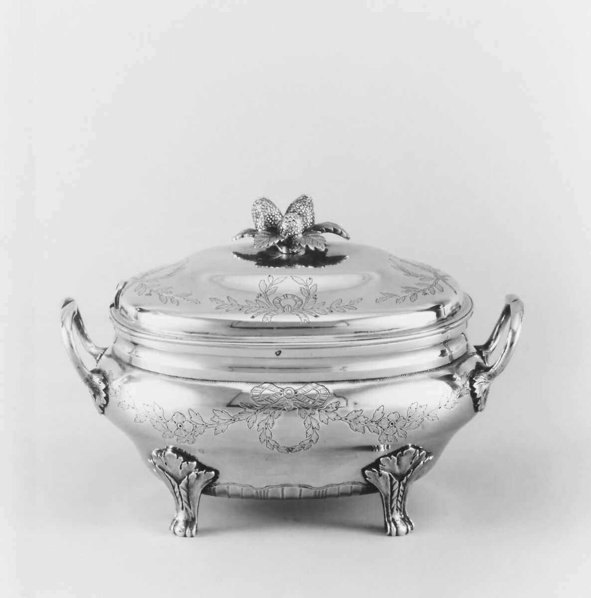 Sugar bowl with cover, Louis-Joseph Bouty (called Milleraud-Bouty) (born 1733, master 1779, recorded 1810), Silver, French, Paris
