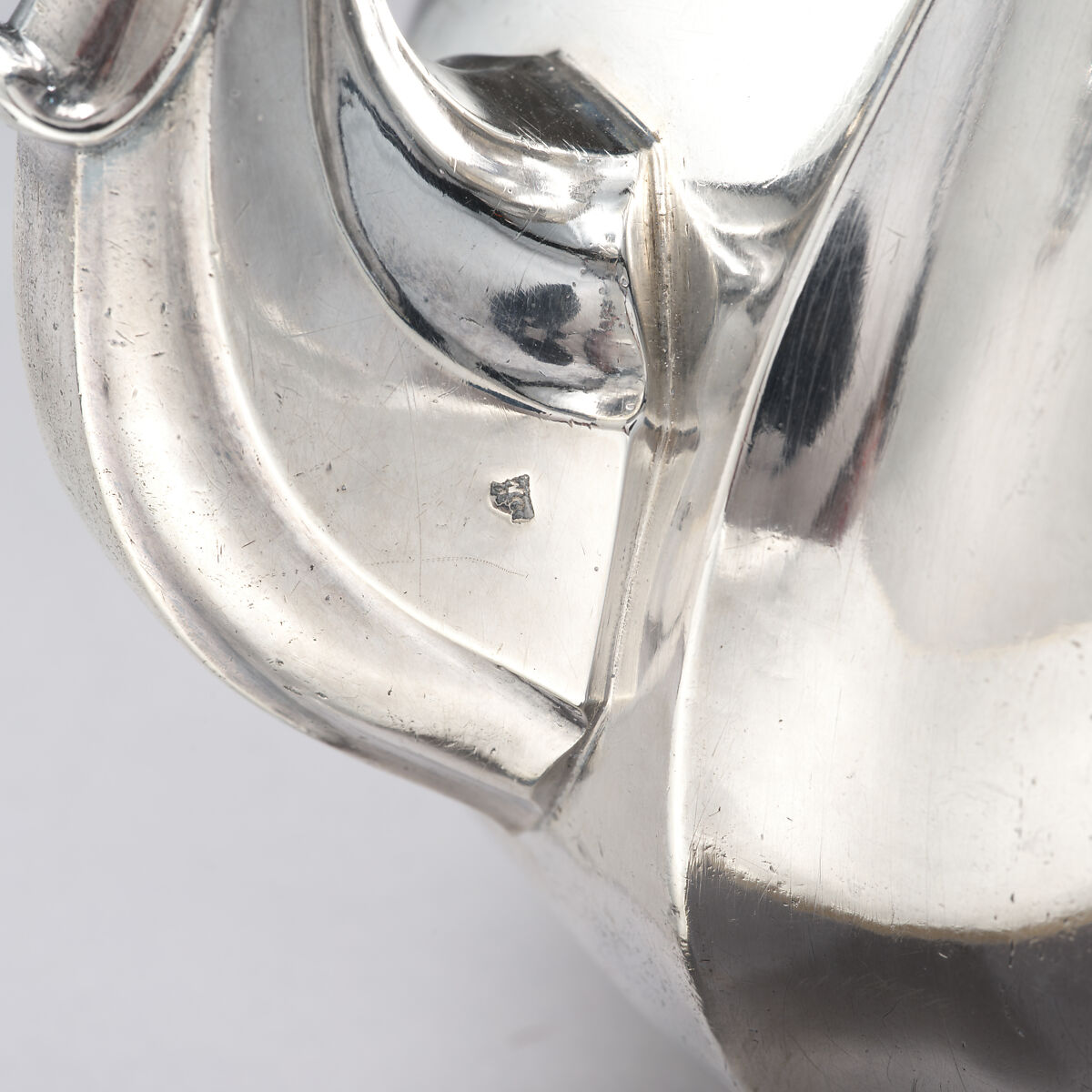 Teapot, Jean-Martin Winoc Du Moulin (1727–1766, master ca. 1750), Silver, wood, French, Bergues (Lille Mint)