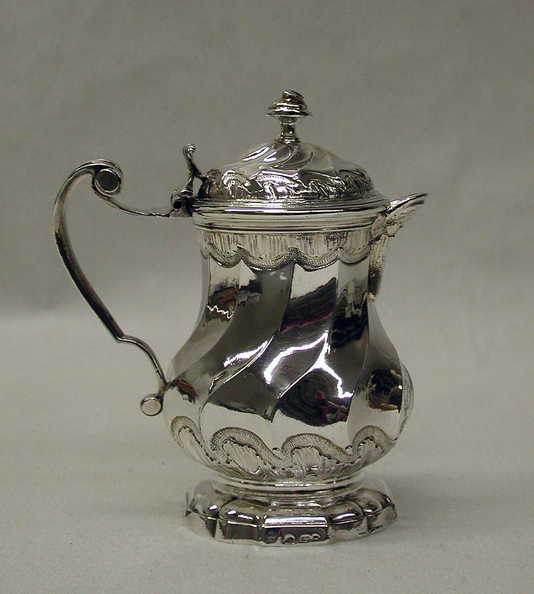 Mustard pot, Maker: possibly Louis-Gaspard Thévenot (born 1705, master 1735, recorded 1768), Silver, French, Paris
