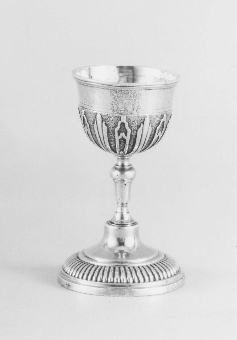Egg cup, Robert Mothé (master 1704), Silver, French, Paris 
