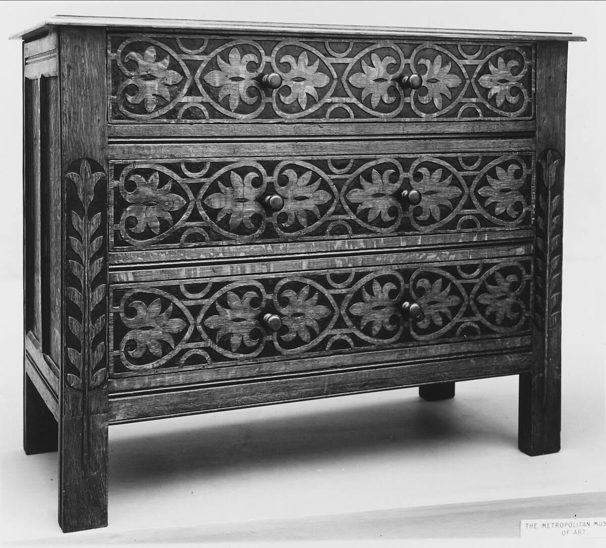 Chest of Drawers, Oak, pine, American