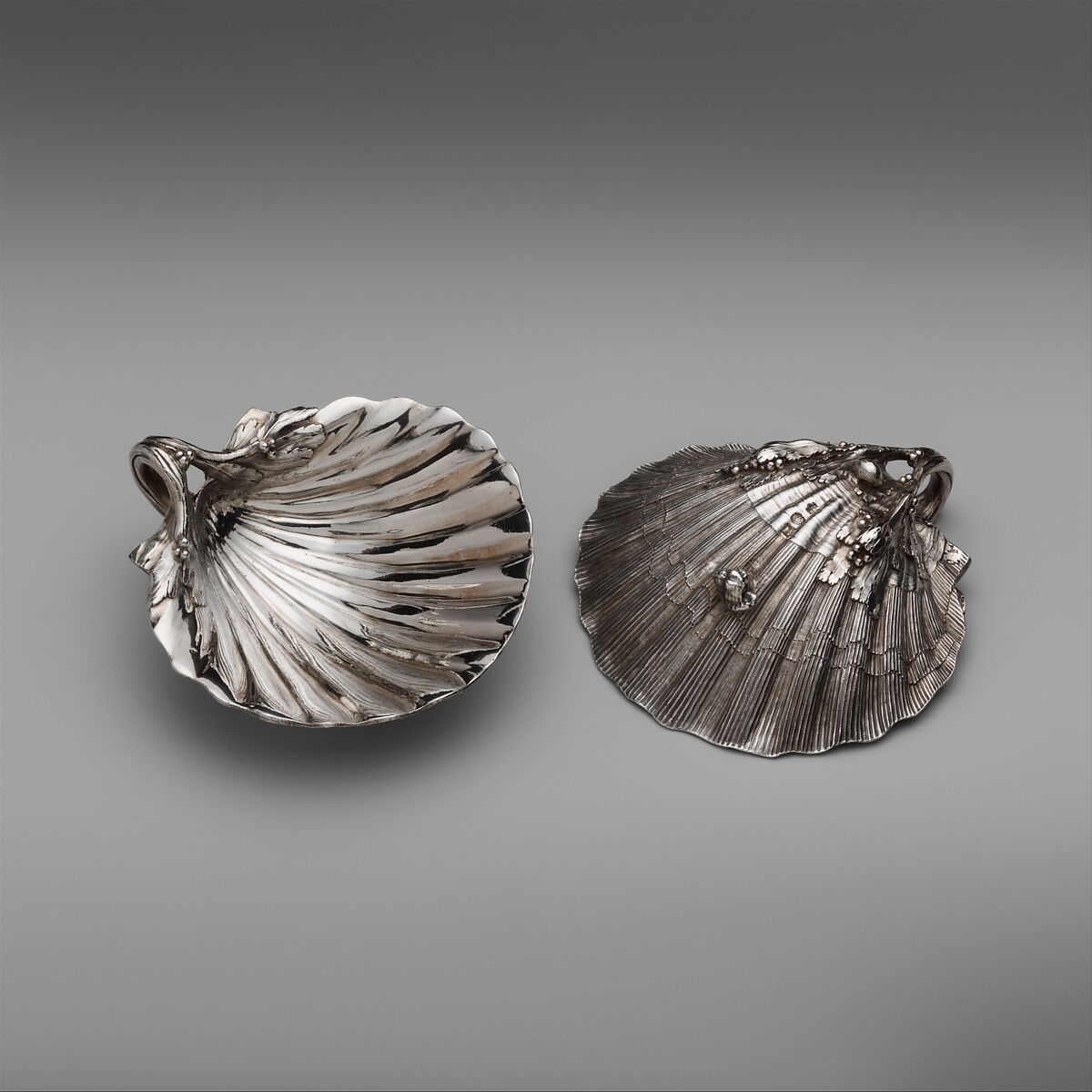 Pair of scallop-shell dishes