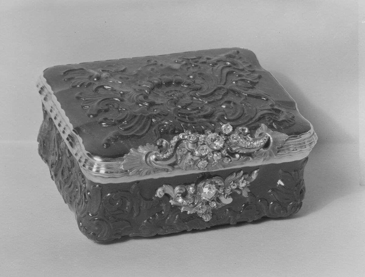 Snuffbox, Gold, heliotrope, diamonds, possibly German 