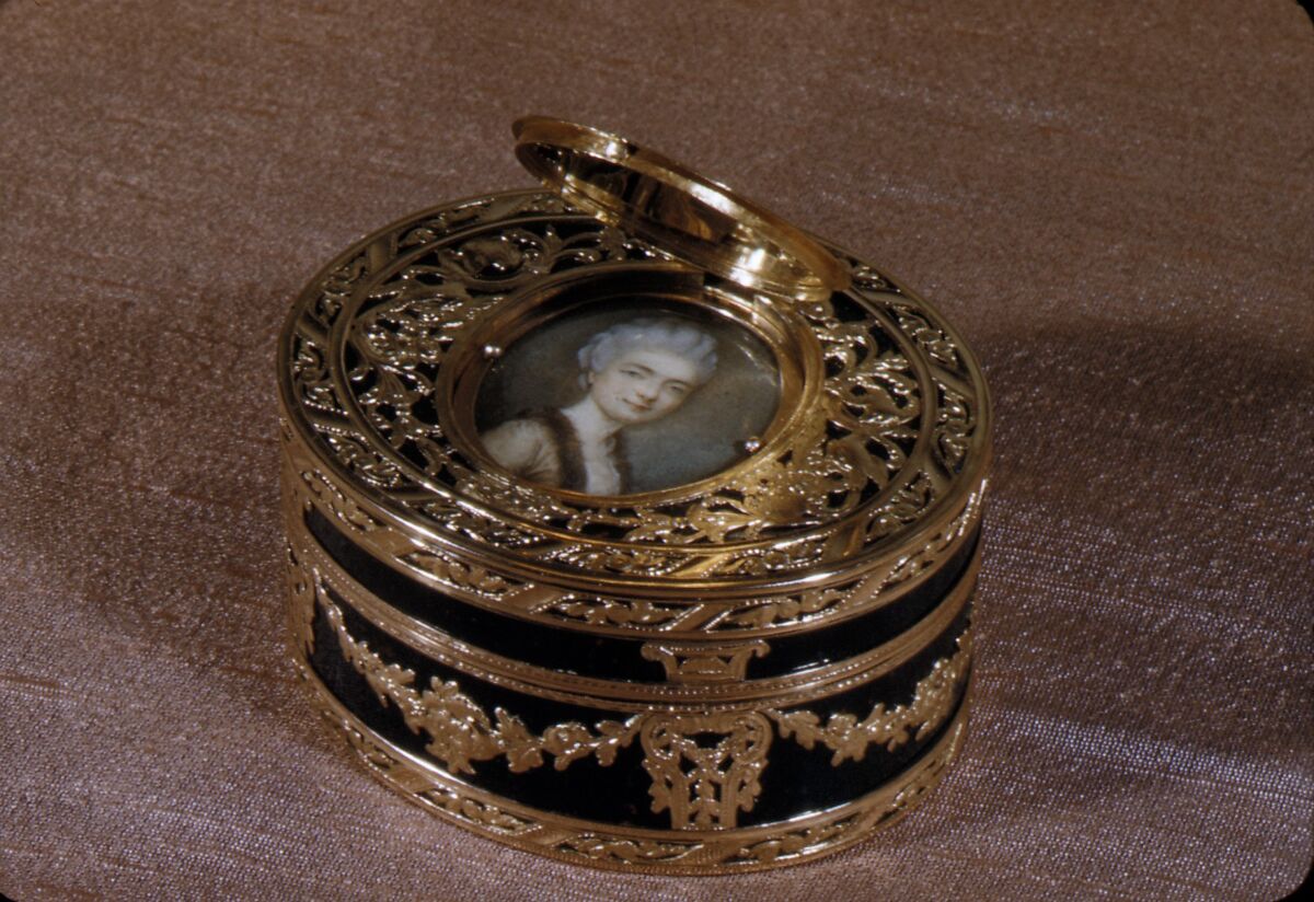 Snuffbox with portrait of a woman, Claude Héricourt (apprenticed 1745, master 1763, active 1785), Gold, heliotrope; ivory, French, Paris 