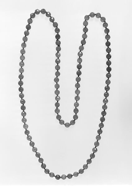 Necklace (rope), Green chalcedony, European