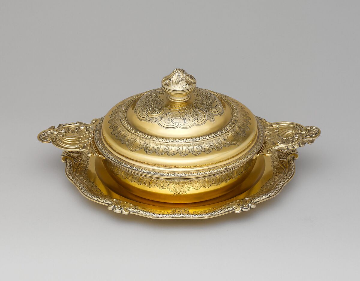 Bowl with cover (Écuelle) (part of a traveling set), Probably by Joachim-Frédéric Kirstein I (master in 1729), Silver gilt, French, Strasbourg 