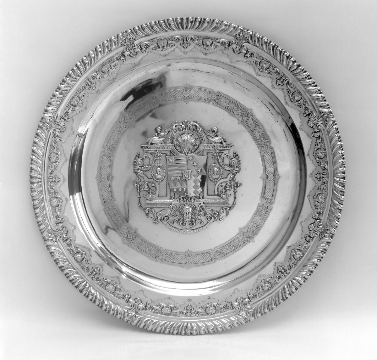 Charger, Paul de Lamerie (British, 1688–1751, active 1712–51), Silver gilt, British, London 