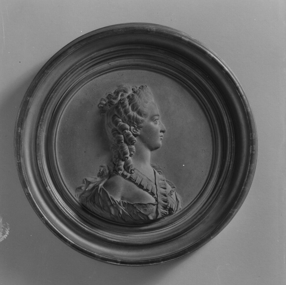 Suzanne-Elisabeth-Françoise de Jarente de La Reynière, Jean-Baptiste Nini (Italian, Urbino 1717–1786 Chaumont-sur-Loire), Medallion: cast terracotta (terre de Chaumont); frame: gilt wood, French, Chaumont-sur-Loire 