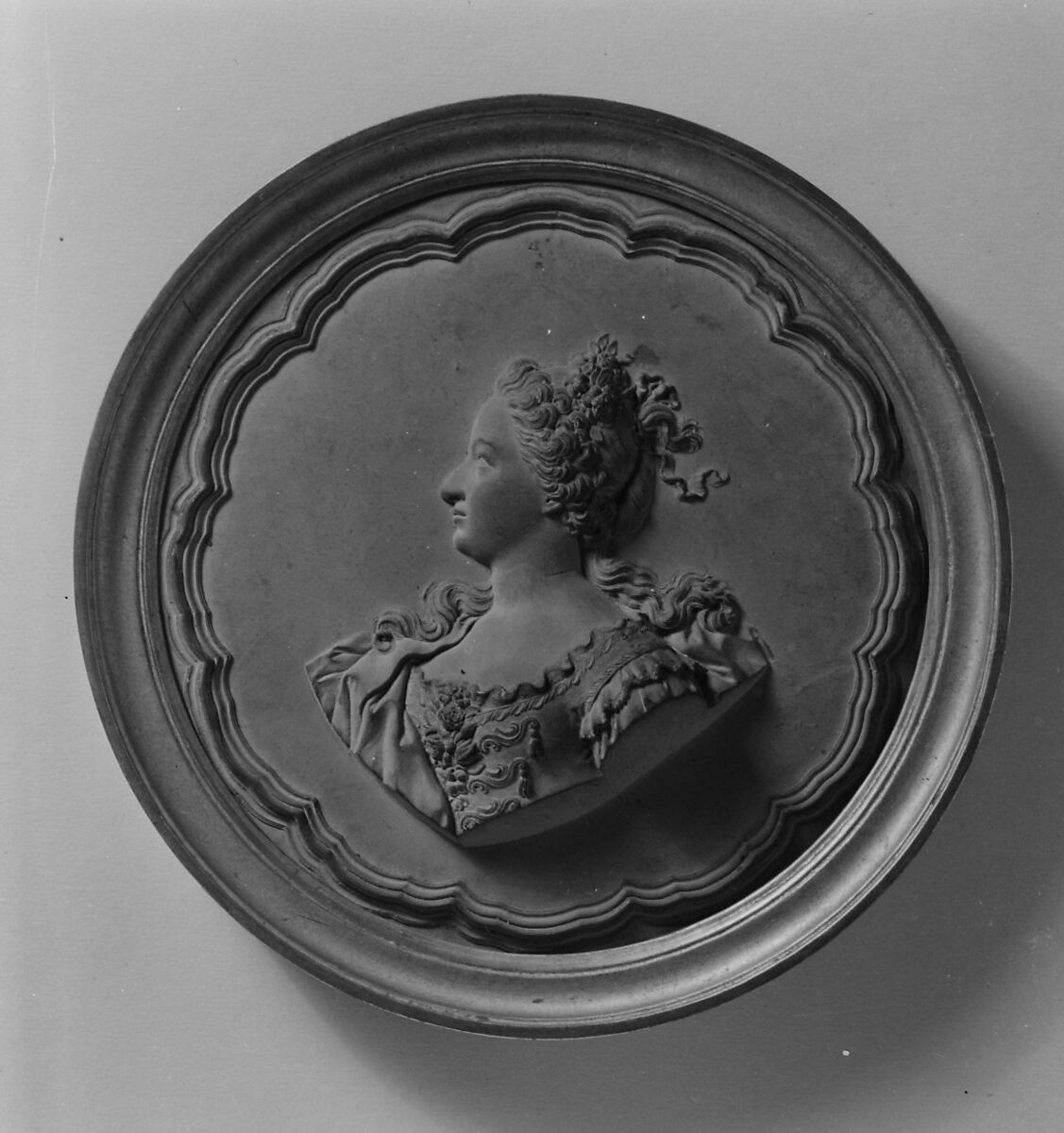 Portrait of Madame de Faugnes, dame de Thauvenay, Jean-Baptiste Nini (Italian, Urbino 1717–1786 Chaumont-sur-Loire), Medallion: cast terracotta (terre de Chaumont); frame: gilt wood, French, Chaumont-sur-Loire 